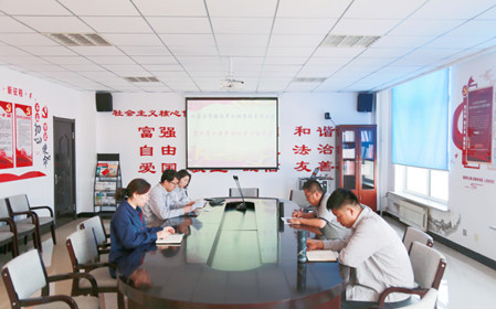 標(biāo)題：華德牧草公司黨委開展黨紀(jì)學(xué)習(xí)教育專題學(xué)習(xí)
瀏覽次數(shù)：1237
發(fā)表時(shí)間：2024-05-24