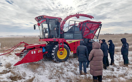 標(biāo)題：中央財政林草科技推廣項目設(shè)備交付 檸條收獲機落地賦能沙地生態(tài)治理
瀏覽次數(shù)：686
發(fā)表時間：2025-12-12